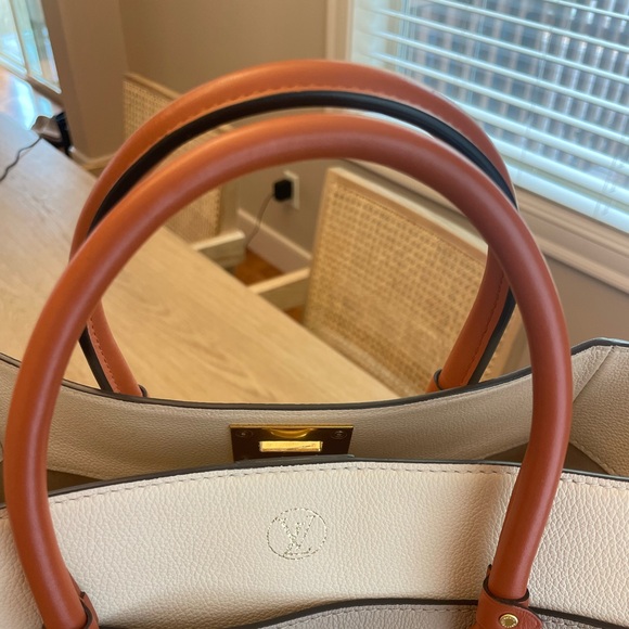 Louis Vuitton ON MY SIDE MM - Picture 3 of 17